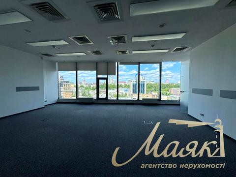 комерційна за адресою Київ, Спортивна пл., 1а
