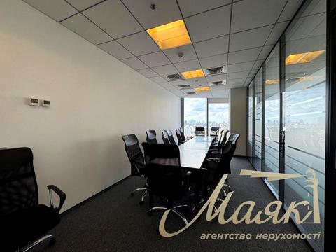 комерційна за адресою Київ, Спортивна пл., 1а