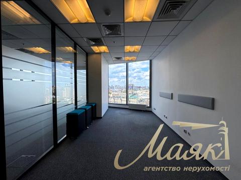 комерційна за адресою Київ, Спортивна пл., 1а