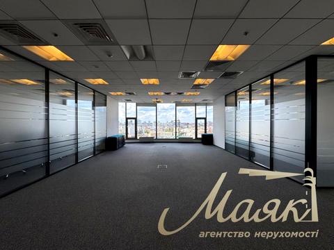 комерційна за адресою Київ, Спортивна пл., 1а