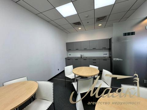 комерційна за адресою Київ, Спортивна пл., 1а