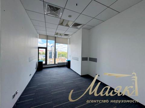 комерційна за адресою Київ, Спортивна пл., 1а