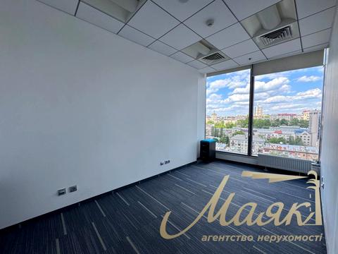 комерційна за адресою Київ, Спортивна пл., 1а