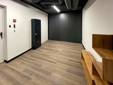 комерційна за адресою Саксаганського вул., 5