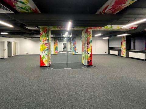 комерційна за адресою Саксаганського вул., 5