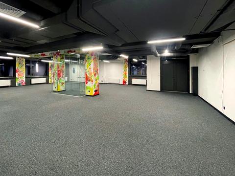 комерційна за адресою Саксаганського вул., 5