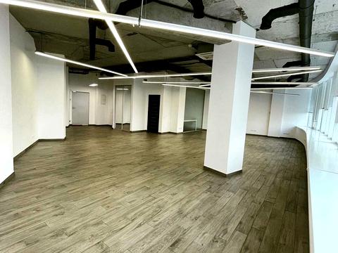 комерційна за адресою Королеви Єлизавети ІІ вул. (Глинки), 2