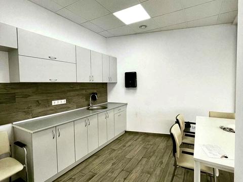 комерційна за адресою Королеви Єлизавети ІІ вул. (Глинки), 2