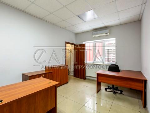 коммерческая по адресу В'ячеслава Чорновола, 1