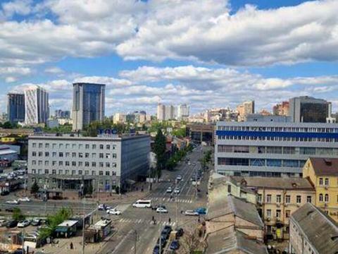 комерційна за адресою Жилянська вул., 118