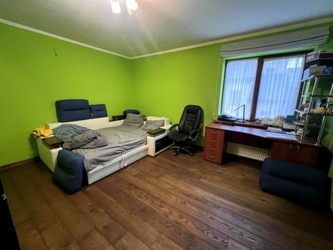 комерційна за адресою Братів Дужих вул. (Володимира Комарова), 35а