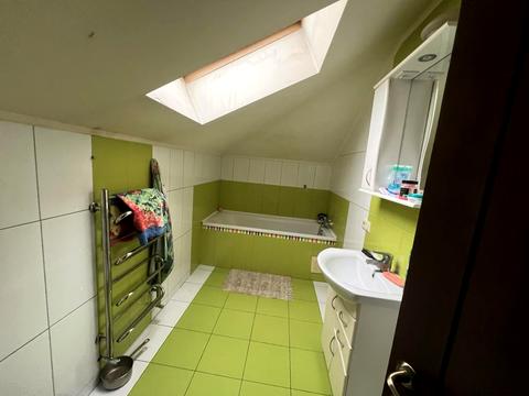 комерційна за адресою Братів Дужих вул. (Володимира Комарова), 35а