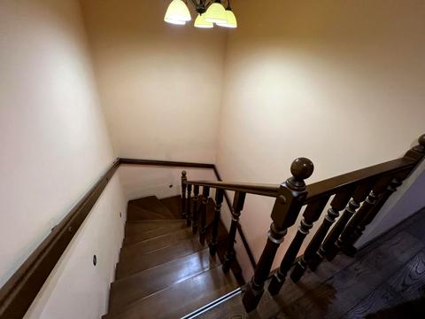 комерційна за адресою Братів Дужих вул. (Володимира Комарова), 35а