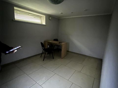 комерційна за адресою Братів Дужих вул. (Володимира Комарова), 35а