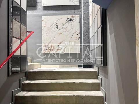 комерційна за адресою Дніпровська набережна вул., 18-Б