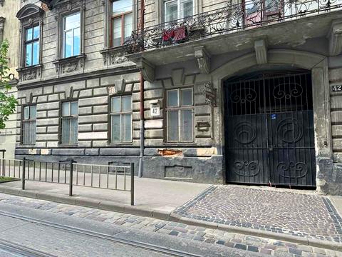 комерційна за адресою Гетьмана Петра Дорошенка вул. (Жовтнева), 42