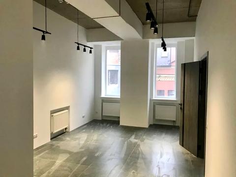 комерційна за адресою Мечникова вул., 19