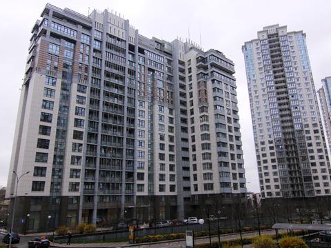 паркомісце за адресою Андрія Верхогляда вул. (Михайла Драгомирова), 5