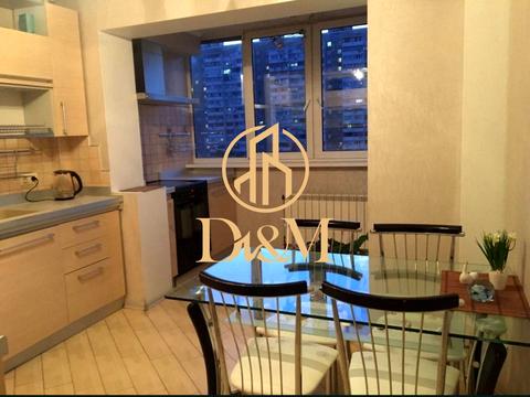 квартира за адресою Анни Ахматової вул., 15