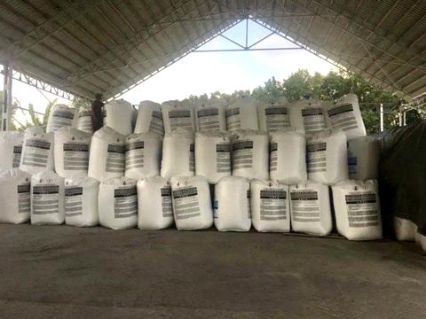 комерційна за адресою смт. Рокитне, центральна, 1