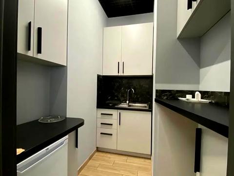 комерційна за адресою Київ, Євгена Коновальця вул. (Щорса), 36-Е