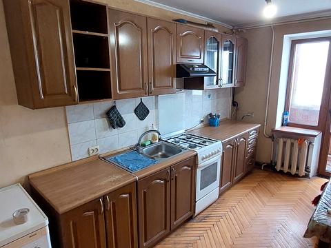 квартира за адресою Тролейбусна вул., 18