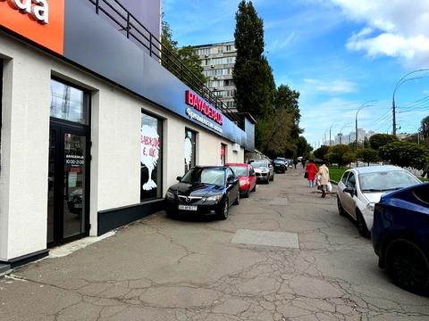 комерційна за адресою Миколи Міхновського бульв. (Дружби народів), 1