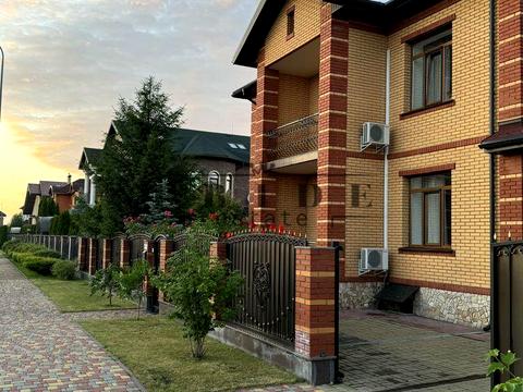 будинок за адресою Василя Сухомлинського вул.