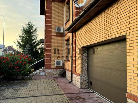 будинок за адресою Василя Сухомлинського вул.