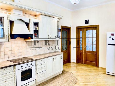 будинок за адресою Василя Сухомлинського вул.