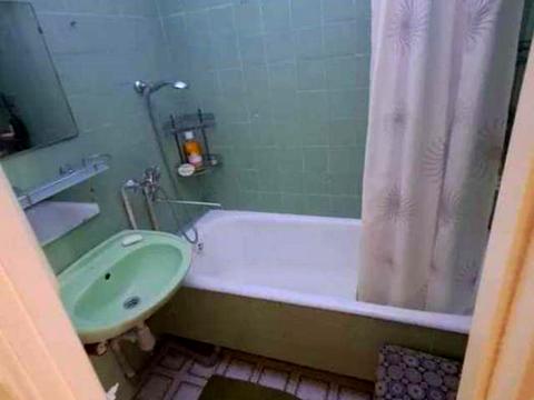 квартира за адресою Ревуцького вул., 8