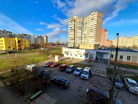 квартира за адресою Ревуцького вул., 8