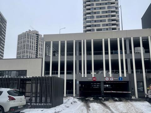 паркомісце за адресою Всеволода Змієнка вул., 32