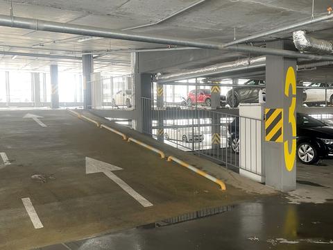 паркомісце за адресою Всеволода Змієнка вул., 32