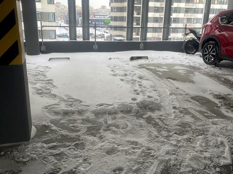 паркомісце за адресою Всеволода Змієнка вул., 32