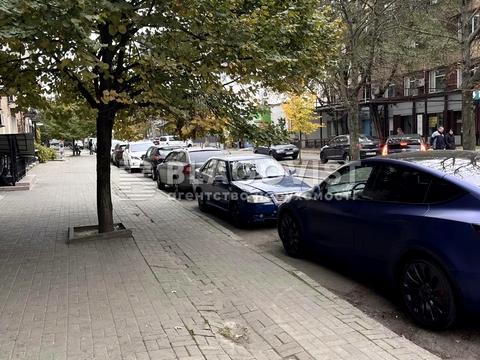 комерційна за адресою Костянтинівська вул., 63/12