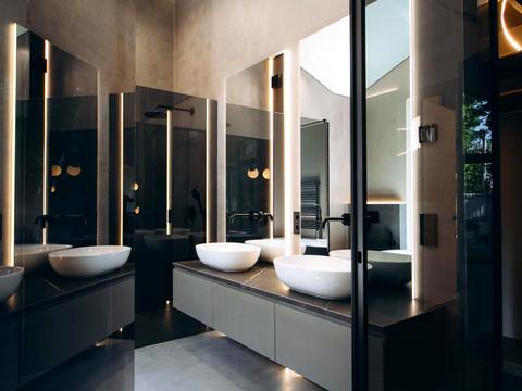 дом по адресу Евгения Коновальца ул.