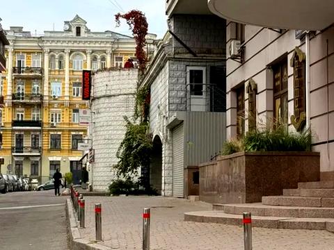 паркомісце за адресою Лютеранська вул., 10-А