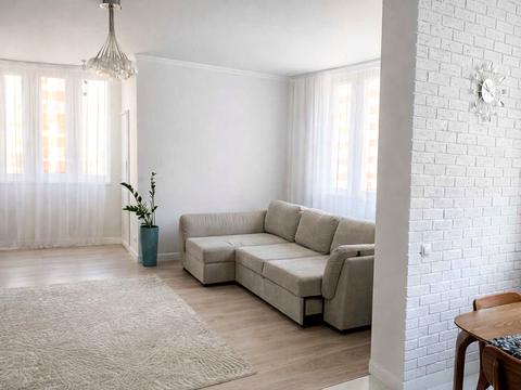 квартира за адресою Анни Ахматової вул., 30