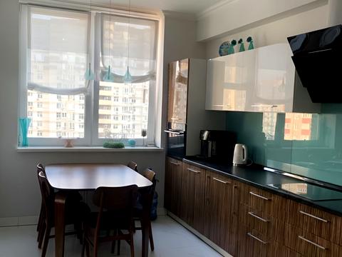 квартира за адресою Анни Ахматової вул., 30