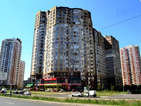 квартира за адресою Анни Ахматової вул., 30