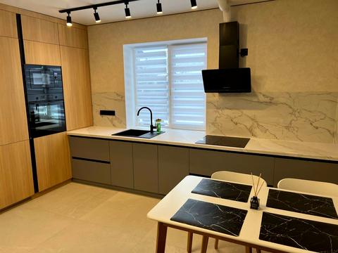 будинок за адресою Олеся Гончара вул. (Корнійчука), 94