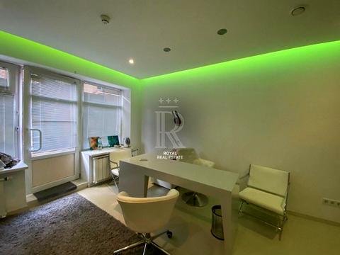 комерційна за адресою Оболонська набережна вул., 11