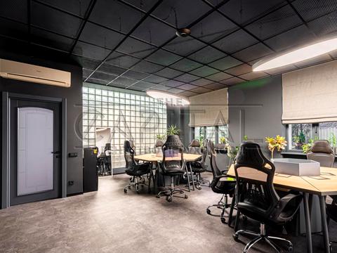 комерційна за адресою Вадима Гетьмана вул., 4