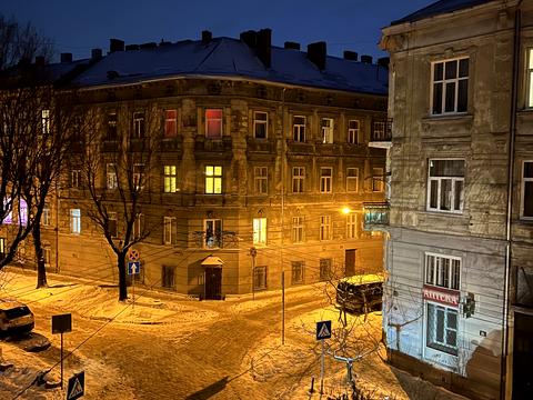 комерційна за адресою Рене Декарта вул., 24