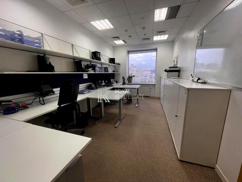 комерційна за адресою Жилянська вул., 59