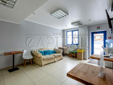 комерційна за адресою с. Крюківщина, вул. В'ячеслава Чорновола, 32