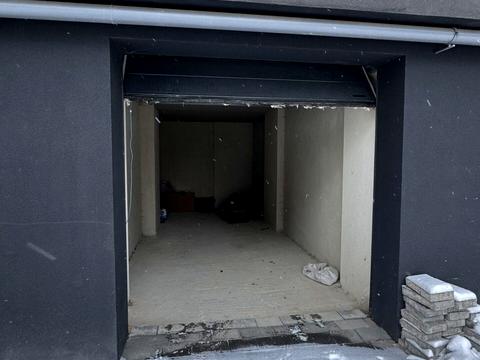 паркоместо по адресу Юліана Пелеша ул., 3