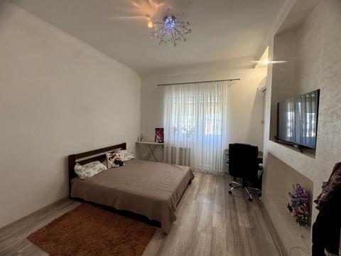 квартира за адресою Августина Волошина вул., 5