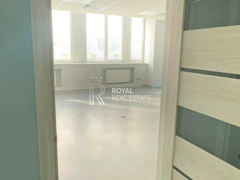 комерційна за адресою Лєскова вул., 9